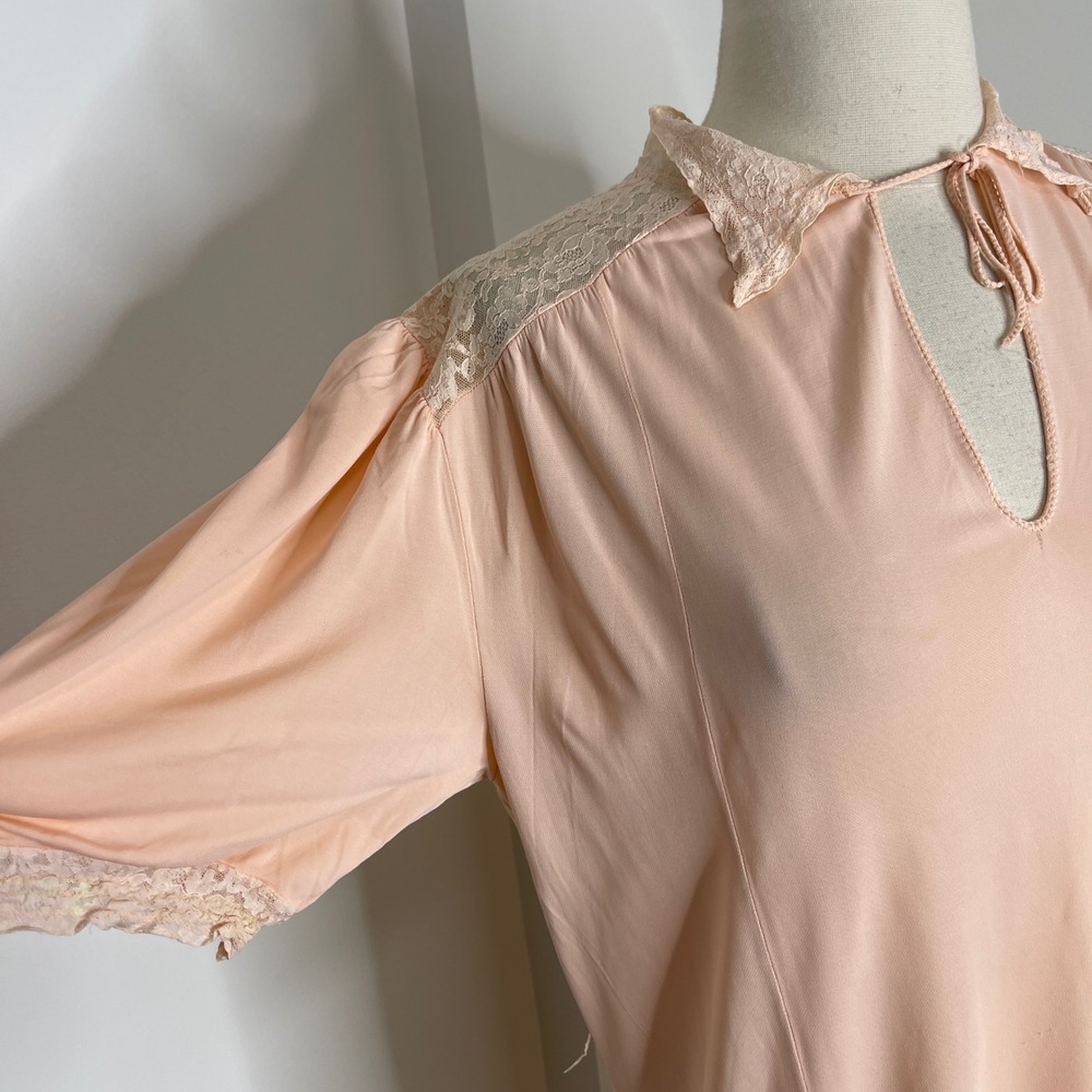 Schiesser Vintage Peach Lace Trim Nightgown Short Sleeve Keyhole Neck Size 44 - Picture 2 of 9
